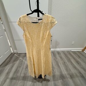 Elegant Lace Yellow Dress size 10 Tommy Hilfigger